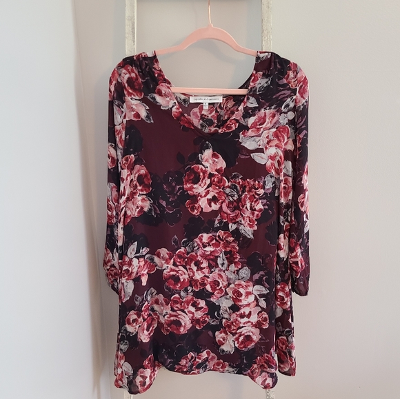 cupcakes & cashmere Dresses & Skirts - Cupcakes & cashmere♡ Floral long sleeve dress